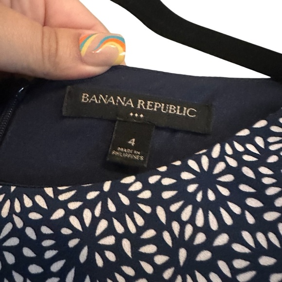 Banana Republic Navy Blue Printed Cold Shoulder Shift Midi Dress Size 4 - Picture 3 of 9